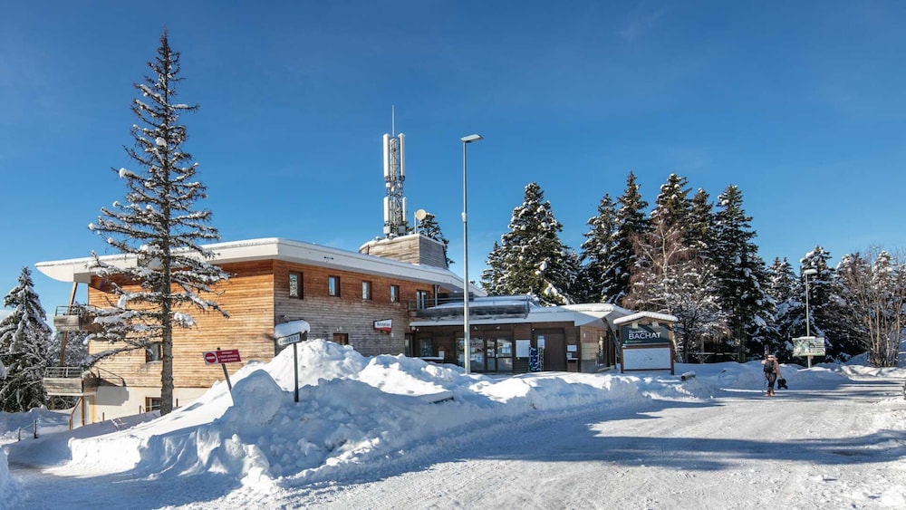Serene Alpine Stay for 6 Guests