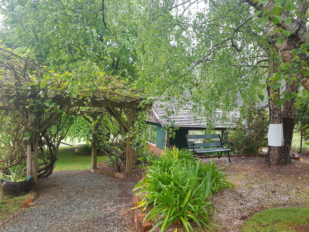 Glenbrook House and Cottage