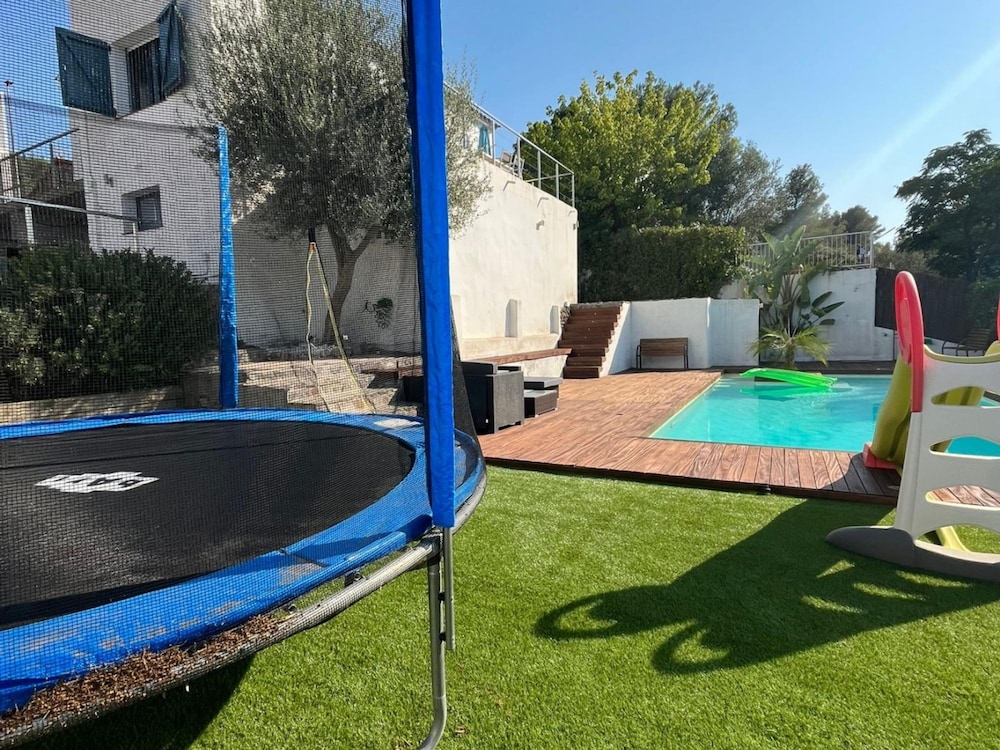 Villa Independiente con Piscina y Vistas
