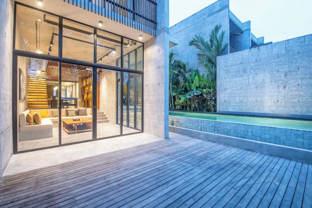 Modern 4 BR Villa Heart of Canggu 8mins to Beach