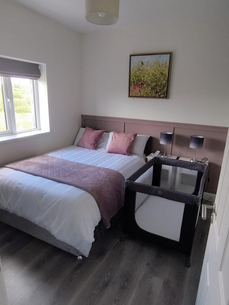 Apartment - Sleeps 4 - Near Aran Islands - Parking