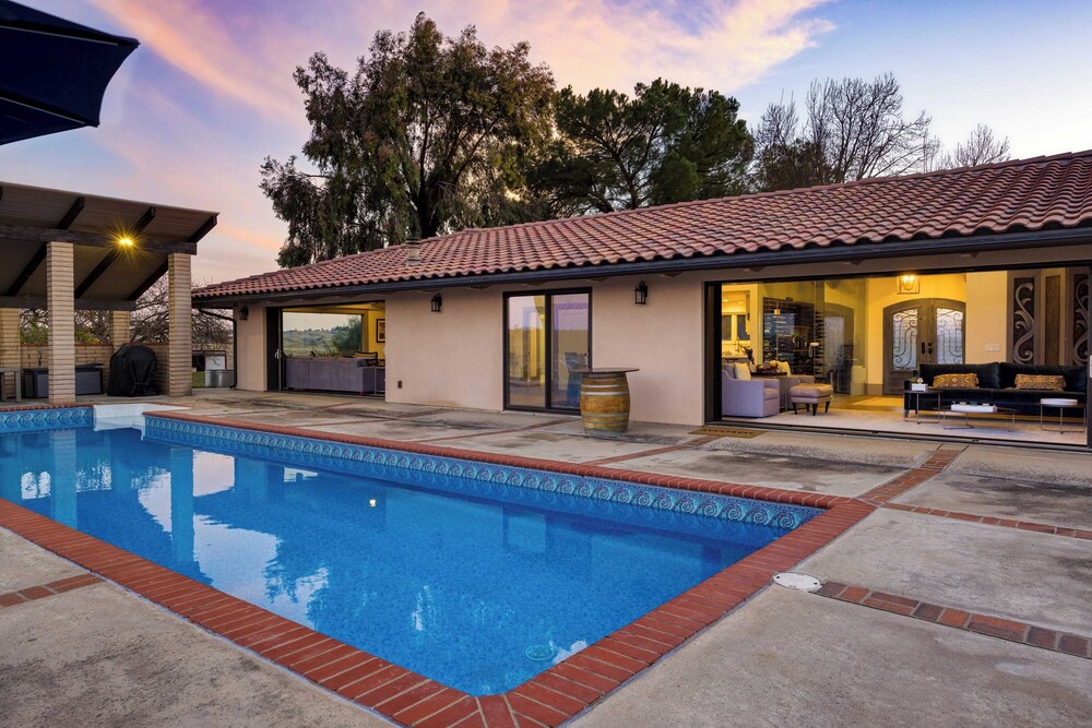 Private Pool, Firepit & Wine Room Near Top Paso Wineries Devi Ranch