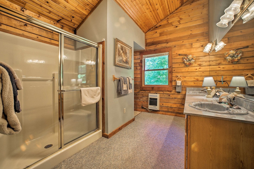 Secluded Studio 1 mi to Thorncrown Chapel