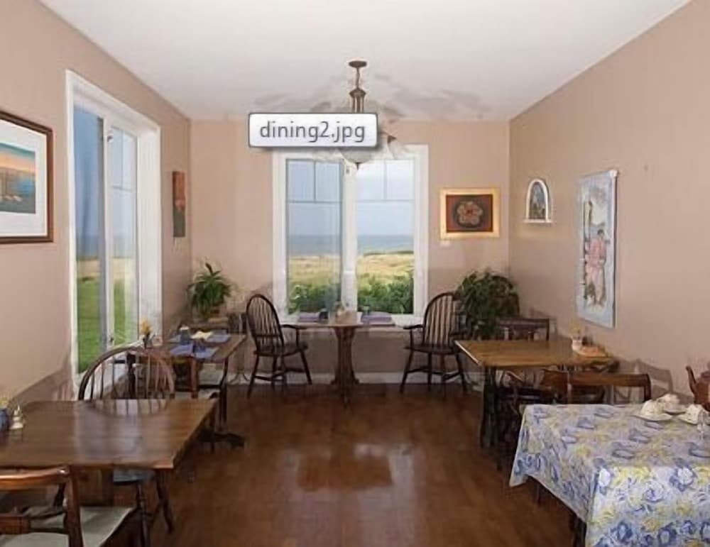 Johnson Shore Inn