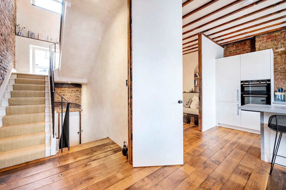Long Term Stay- Notting Hill by Out of Office Lifestyle