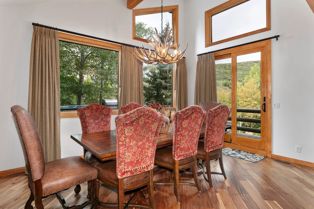 Queen Esther Drive Home at Deer Valley Resort - 4 Bedroom Home with Hot Tub #2436 4 Condo