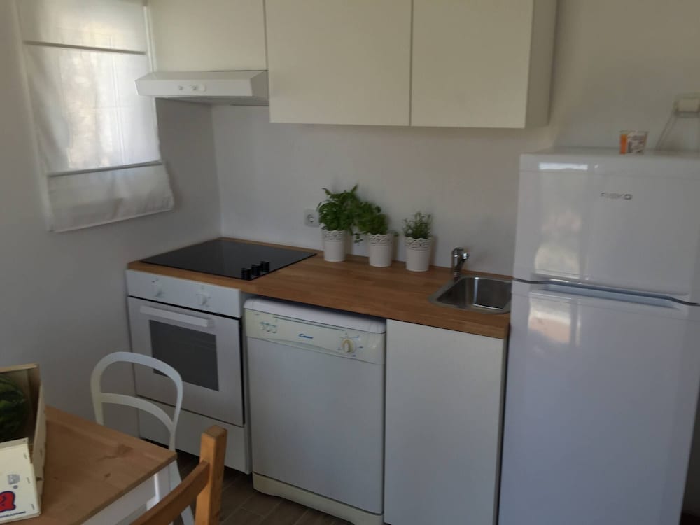 Charming Apartment in Lukovo Šugarje With Mountain Views