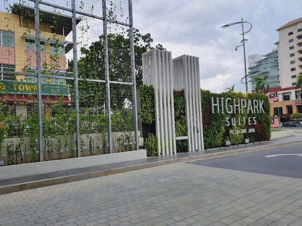 HighPark Suites by Airhost