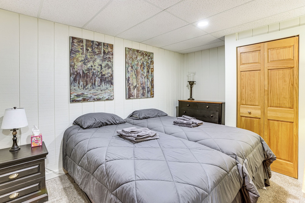 Waterfront Home on Duck Lake: 8 Mi to State Park!