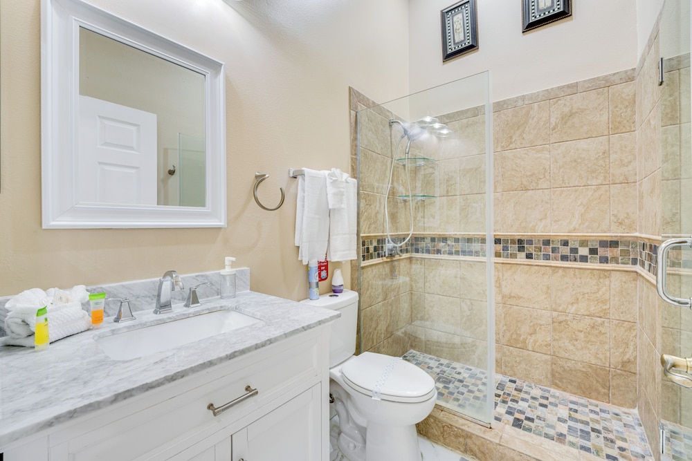 12 Mi to Disney: Family Home w/ Lanai in Davenport