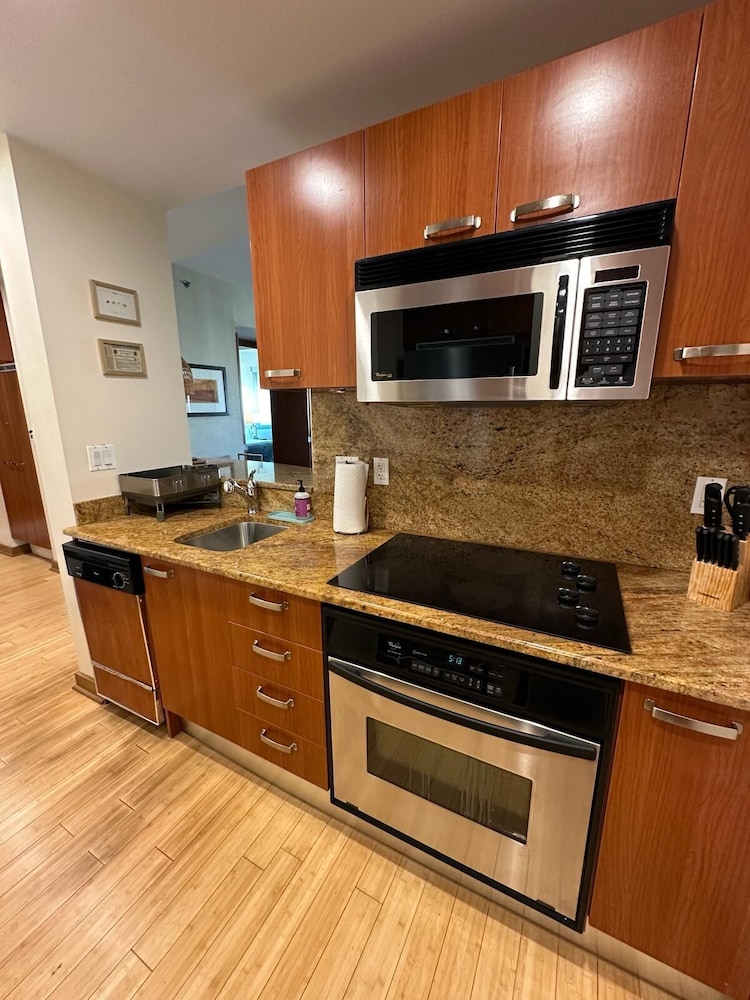 Brickell Floor 31 Sea View-Free Parking by Palermo Home