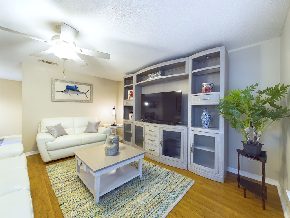 Cozy 4 Bedroom Home on Merritt Island