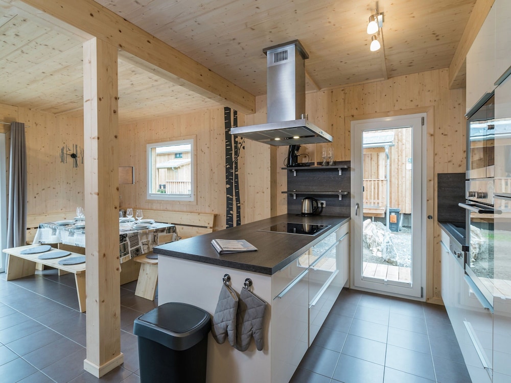 Luxurious Chalet in Sankt Lorenzen ob Murau With Jacuzzi
