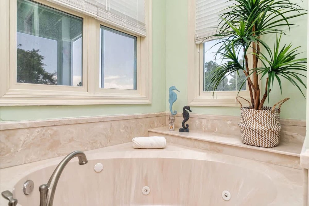 Beach Walk Retreat Heated Pool Golf Views Main Guest House Sleeps 15