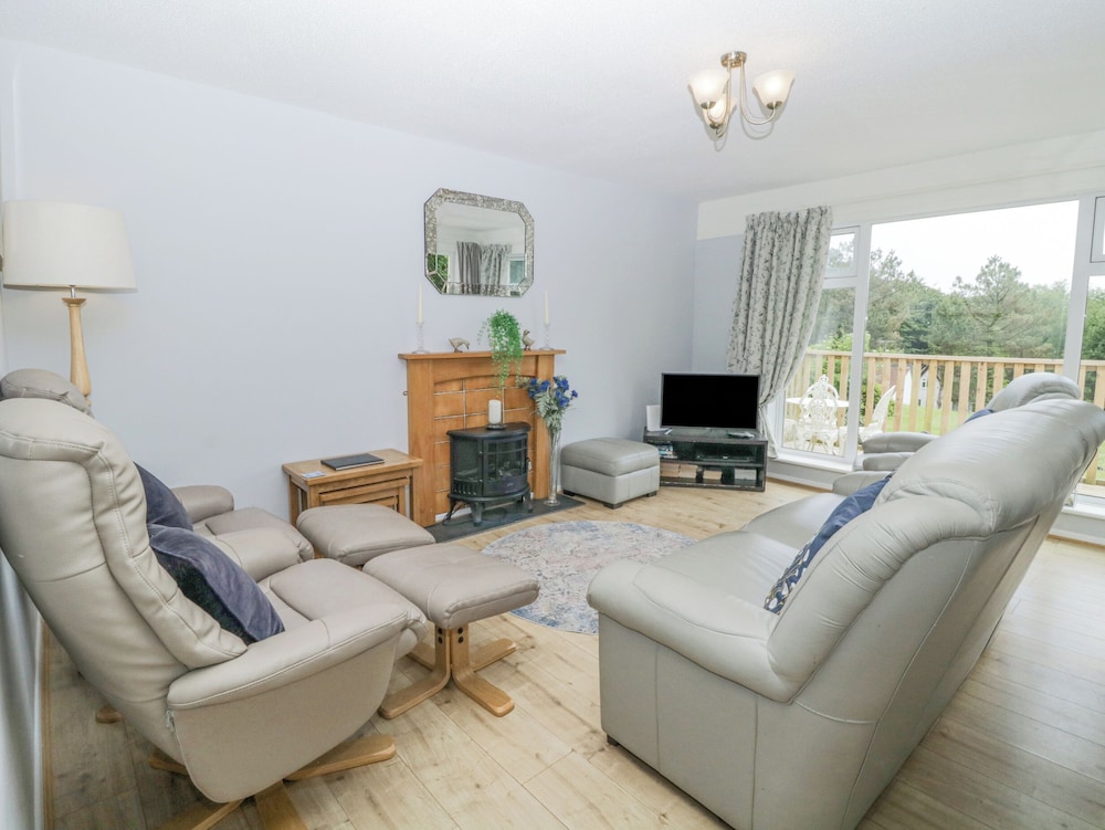 9 Manorcombe Bungalows