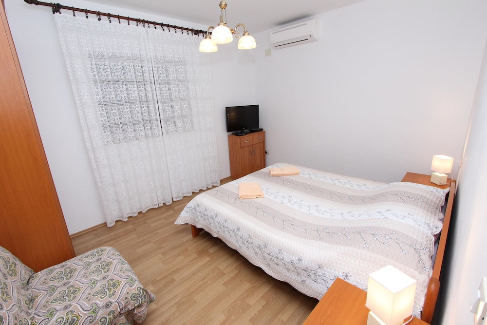 Apartment Robi view 3