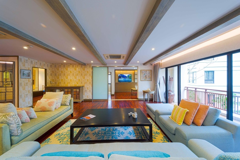 4 Bed Beachfront Condo SP43