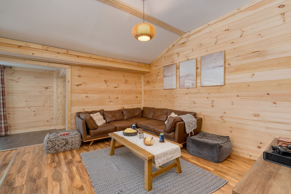 The Rustic Cottage by Avantstay Hot Tub Fire Pit Pool Table 5mins to Town