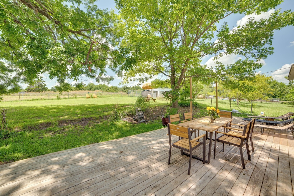 Blue Ridge Retreat on 10-acre Farm: Rural Reset!