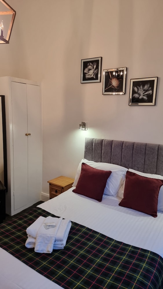 The Hampton Court Guesthouse