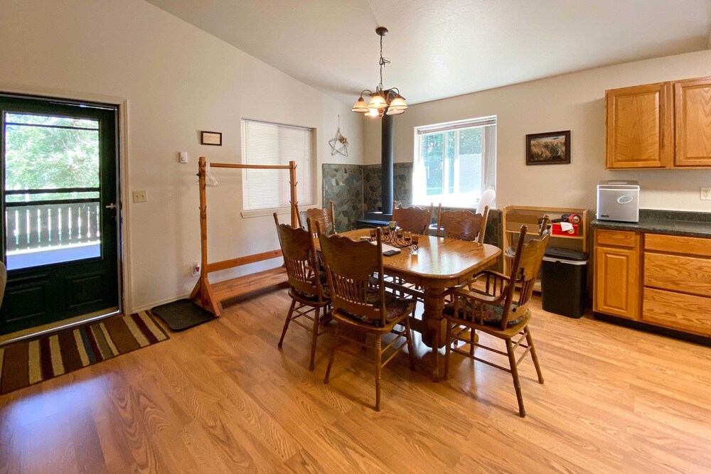 Private 2-acre Retreat w/ MTN Views, Walk to River view 2