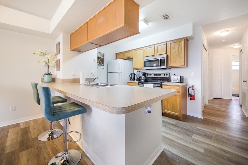 Grand Superior Condo 3BD Apartment Disney Parks view 5