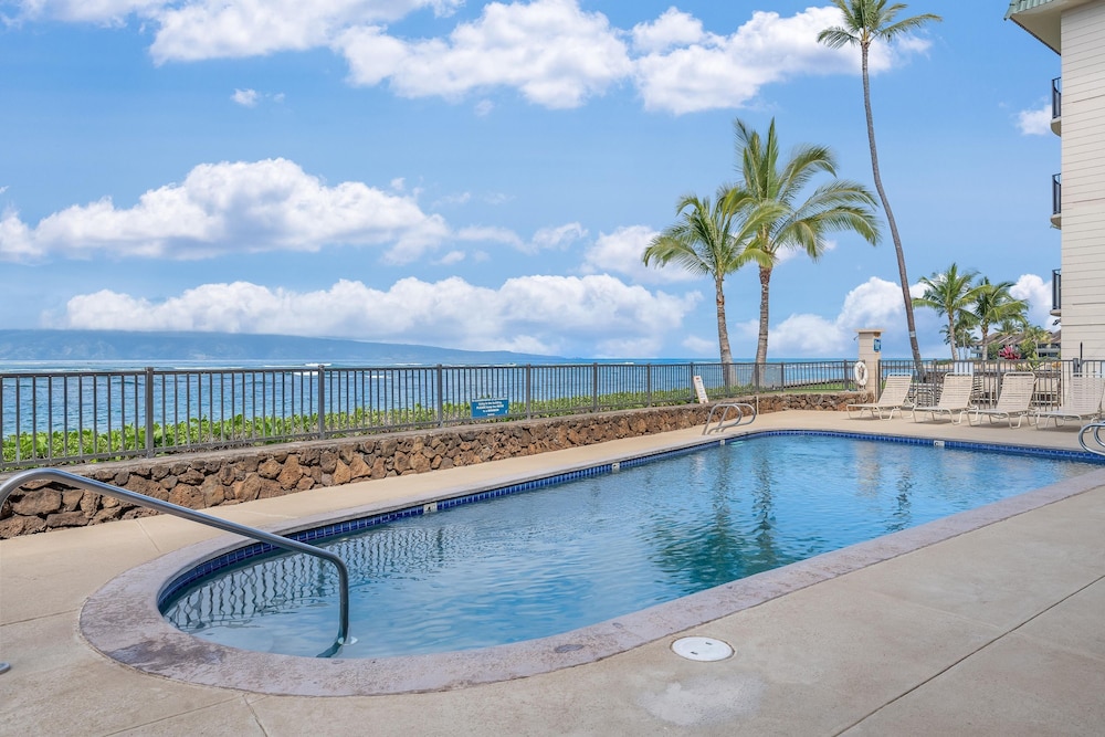 Kahana Reef 215 in Lahaina