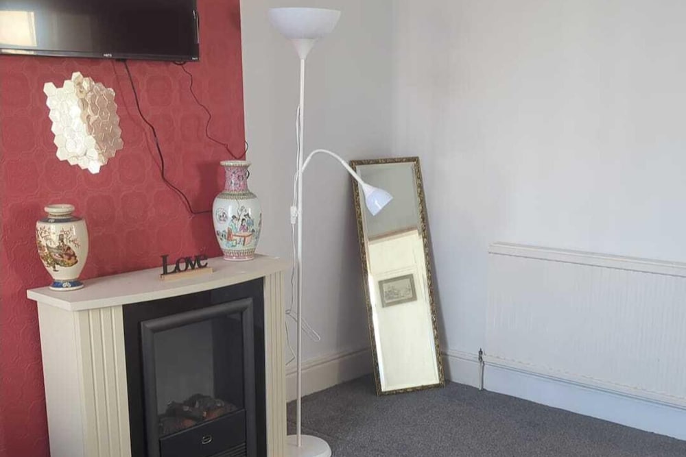 2 Bed-sleeps 3-free Parking-5 Min To Beach