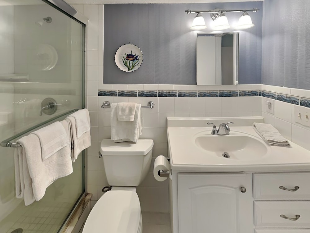 Barry Palm 202 by Distinctive Beach Rentals