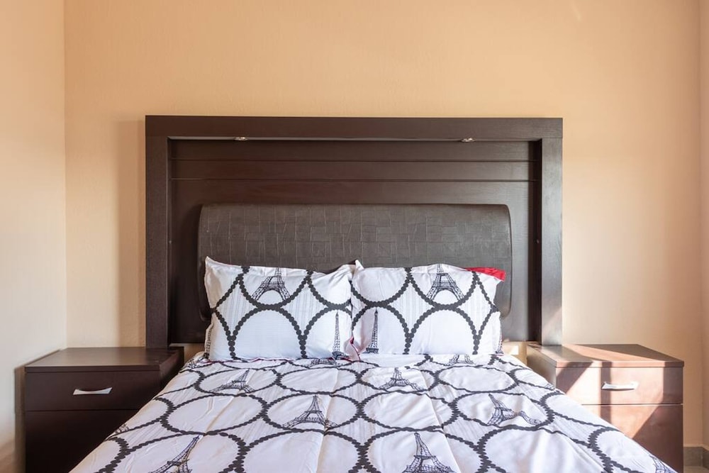 Apartment With Excellent In-town Location 2