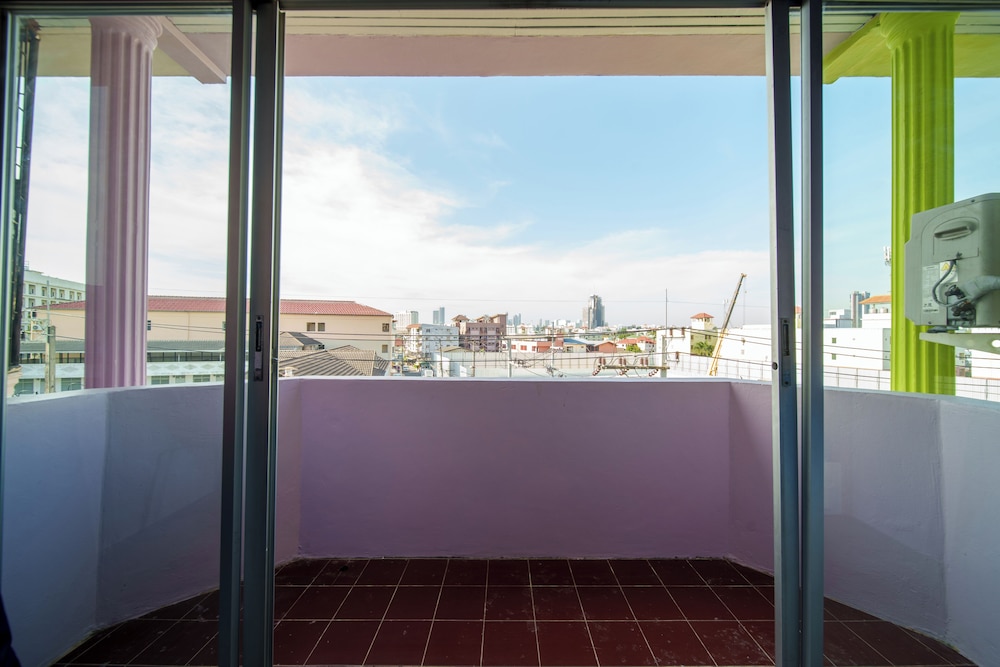 UrbanNest Hostel