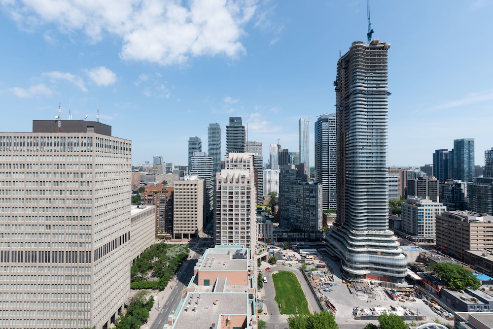 elegant condo with panoramic views - Image 1