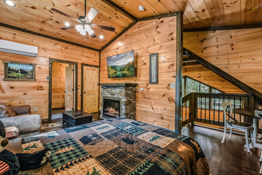 Honeysuckle Hill 2 Bedroom Cabin by RedAwning view 3
