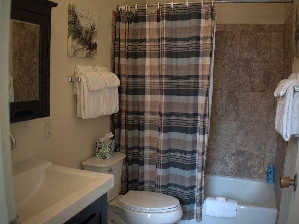 White Pines Three Kings Townhome 1-Bedroom Loft - -Walk to Lifts