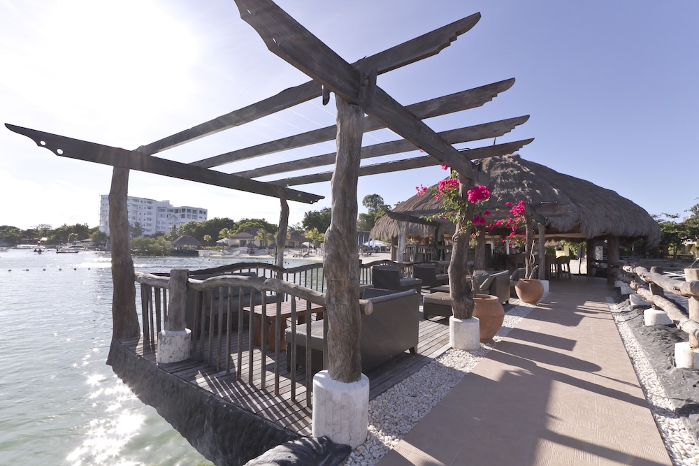 Bluewater Maribago Beach Resort view 4