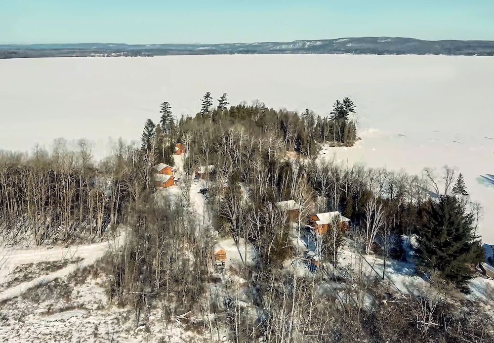 Lakepoint Cottage Resort