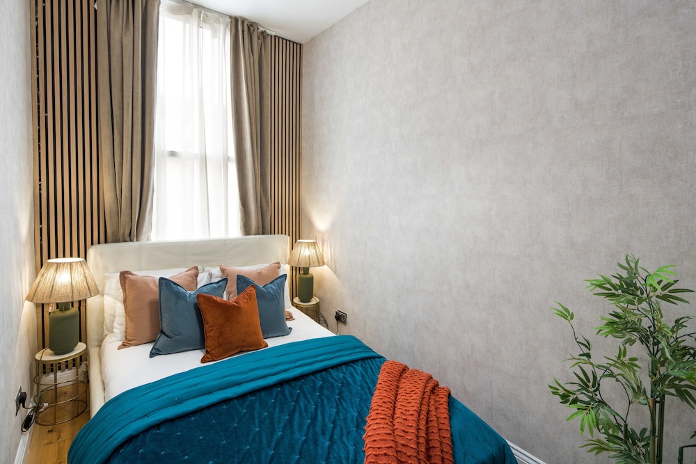Charming 1-bed Apartment in London view 2