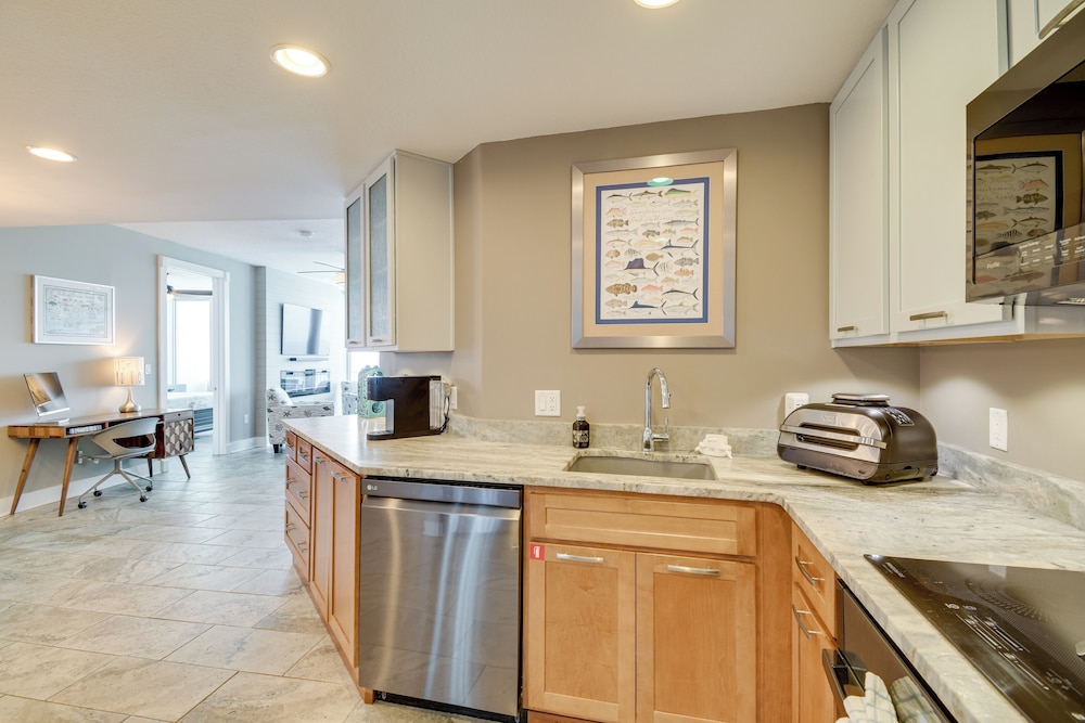 Gulf Views & Pools: Beachfront Island Tower Condo