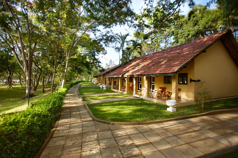 Hotel Habarana Village by Cinnamon - Image 1