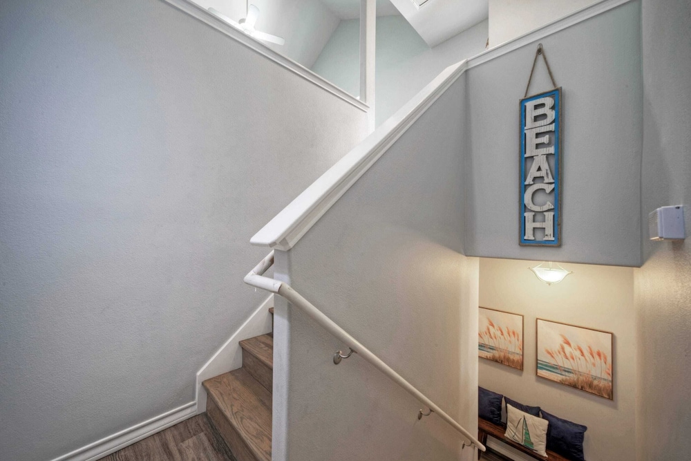 Sleeps 54 3 Luxury Villas w/ Pool + Spa, Pickleball Bravo by Avantstay