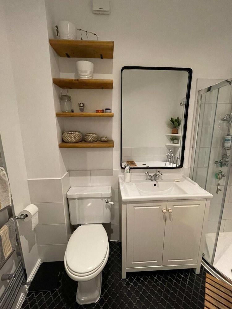 Chic Farmhouse-style Flat - Walthamstow Village!