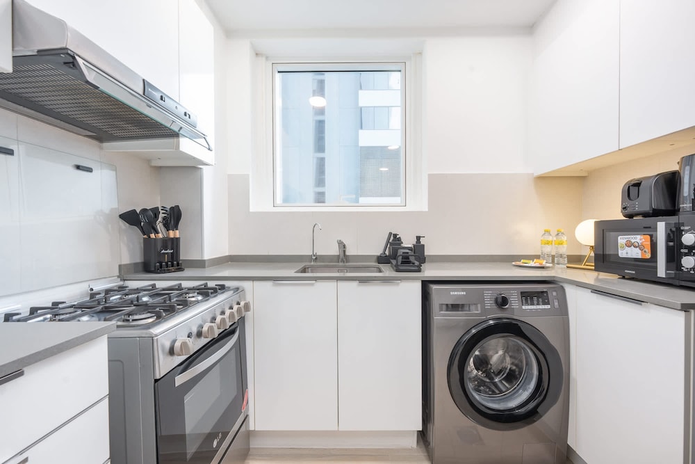 Sophisticated 1 Bedroom Apartment in Bloom Tower B