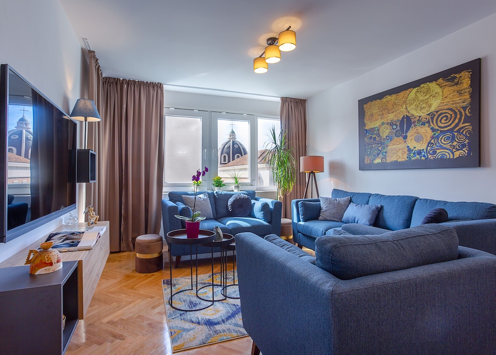 Deluxe City Center Blue Apartment — Split