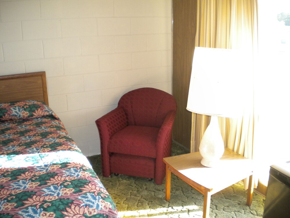 Cordele Vacations - Budget Lakeview Inn - Property Image 5