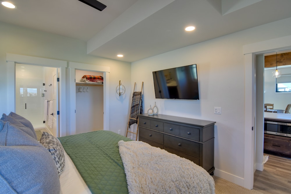 Colorado Home w/ Hot Tub! Close to Ski Resorts view 5
