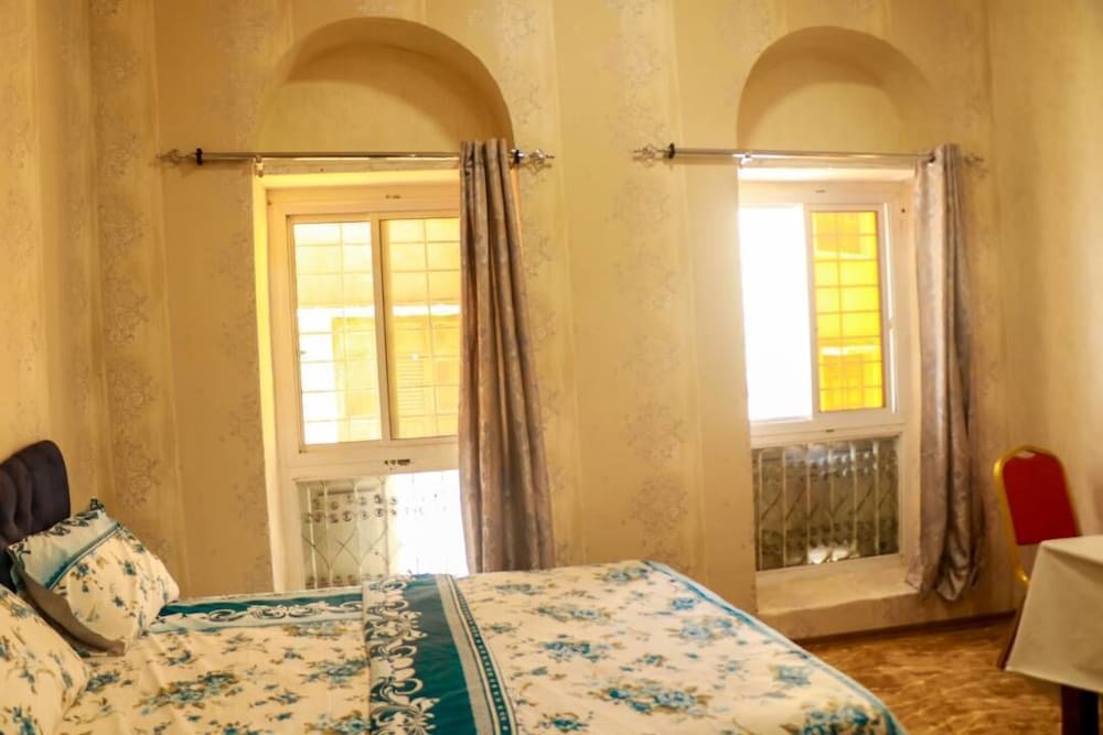 Al Bahr Hotel & Restaurant