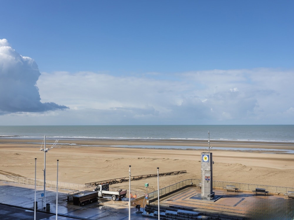 Cosy Renovated Flat on the Seafront