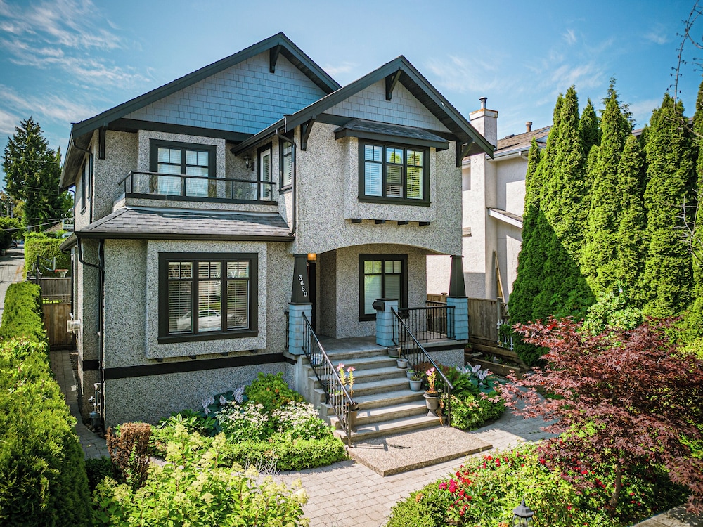 West Van Serene Retreat Near Downtown