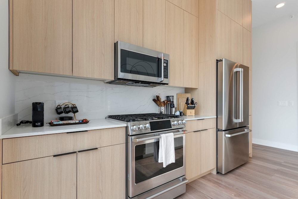 Penthouse Near Fulton Market 3BR Luxury