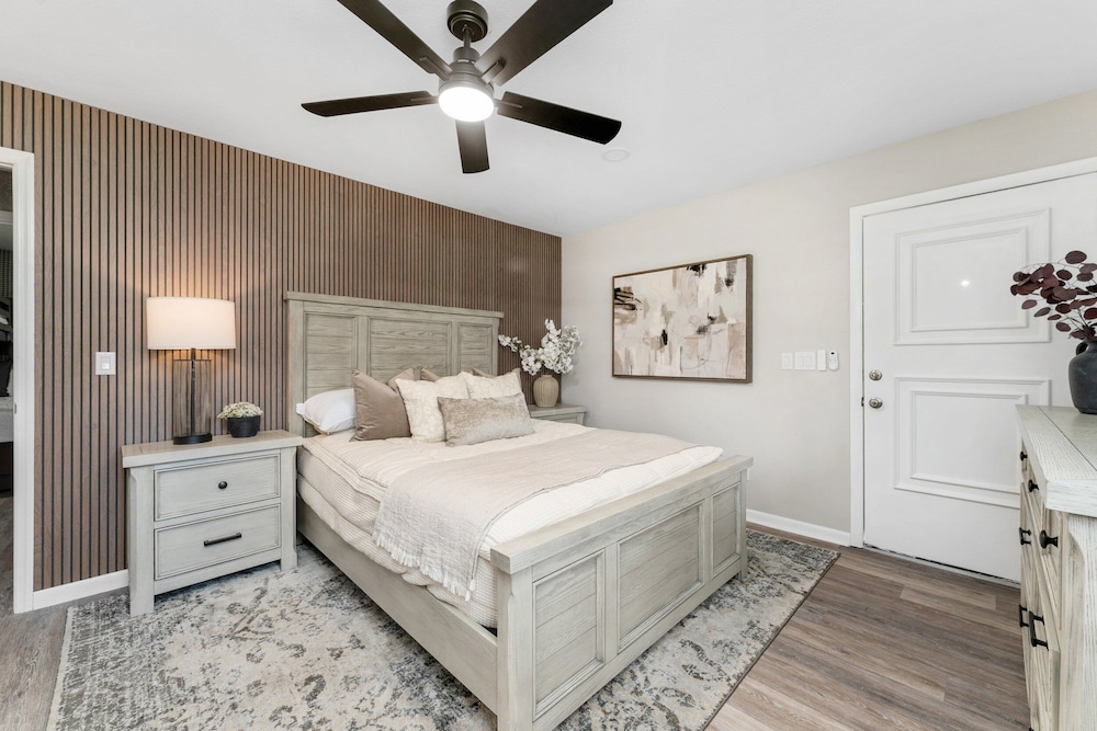 Designer Pet-friendly Retreat With Heated Pool 5 Bedroom Home